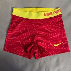 Smal Nike pro dri fit shorts pink